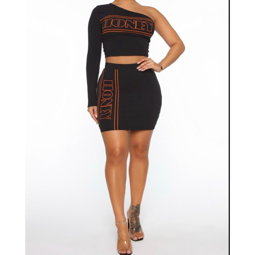 NWT HONEY SKIRT SET BLK/ORANGE